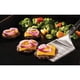 thumbnail image 3 of Kit para hamburguesas Blackstone 5462 con espátula metálica, 3 of 5