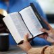 thumbnail image 5 of Biblia HarperCollins NKJV de cuero encuadernado negro, 5 of 9