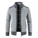 thumbnail image 1 of Cárdigan de poliéster con cierre de cremallera y bolsillo para hombre, con detalles precisos, ideal para citas., 1 of 7