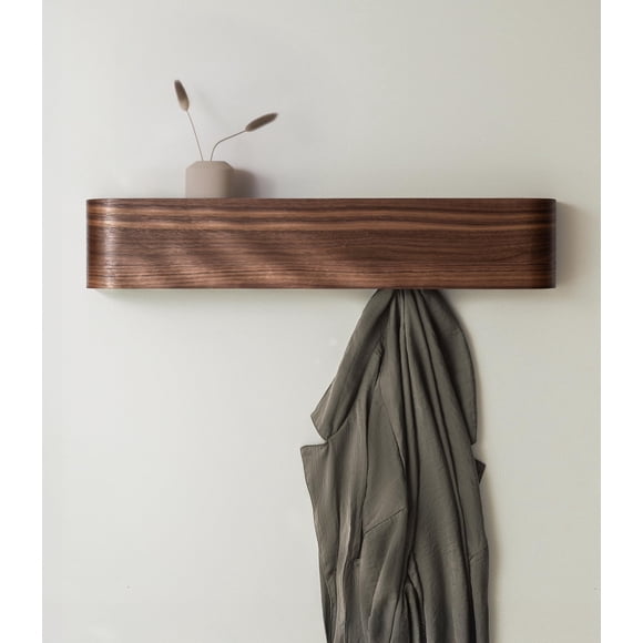 Perchero Kazai. Madera de nogal de diseño moderno para montaje en pared, de Toke