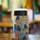 thumbnail image 5 of Bienvenido a Casa Wally Darling Funda enfriadora de latas, aislante de bebidas para mantener frías o calientes, funda térmica plegable para latas, portabebidas reutilizable, 5 of 6