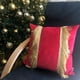 thumbnail image 3 of FUNDA COJIN DECORATIVO DISEÑO FESTIVO ROJO Y DORADO 60x60, 3 of 3