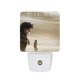 thumbnail image 1 of Donde Viven los Monstruos Luz nocturna LED con sensor de anochecer a amanecer para dormitorio, baño, pasillo, escaleras - Lámpara LED nocturna de enchufe, 0.5W - 1 pieza, 1 of 6