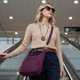 thumbnail image 2 of Bolso de mensajero Travelon Classic Essential 24 × 28 × 6 cm, 2 of 7