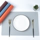 thumbnail image 1 of XmhyTop Juego de 4 Manteles Individuales de Piel Sintética, Impermeables, Fáciles de Limpiar, Resistentes al Calor y Antideslizantes para Uso Interior y Exterior, 45*30cm, Estilo B, Gris, 1 of 5