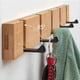 thumbnail image 1 of Perchero de pared plegable de madera natural con 5 ganchos, estante de pared autoadhesivo, colgador de llaves, organizador de pared de madera para baño, sala de estar, dormitorio, oficina y cocina., 1 of 5