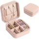 thumbnail image 1 of Organizador de joyas, pequeño y portátil, de PU, con cremallera para anillos, pulseras, pendientes y collares, ideal como estuche de regalo para niñas y mujeres (rosa)., 1 of 7