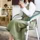 thumbnail image 2 of Delantal de talla grande para mujer con 2 bolsillos, estilo japonés, ideal para pintar, limpiar y cocinar., 2 of 5