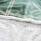 thumbnail image 2 of Frazada Polar-Sherpa Estampada King Tartan Verde, 2 of 3