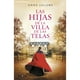 thumbnail image 1 of LIBRO Las hijas de la villa de las telas Penguin Random House, 1 of 2