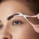 thumbnail image 2 of Tijeras de acero inoxidable de color para cejas con peine, tijeras para recortar cejas, herramienta de maquillaje para recortar cejas, peine, 2 of 5