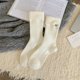 thumbnail image 1 of Xiao Hua 3 pares de calcetines blancos de cuello redondo con bordado de lazo, de algodón elástico y transpirable, ideales para el gimnasio y para uso diario informal. Talla única., 1 of 3