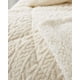 thumbnail image 2 of Cobertor Elegante De Invierno Con Chiporro King11, 2 of 5