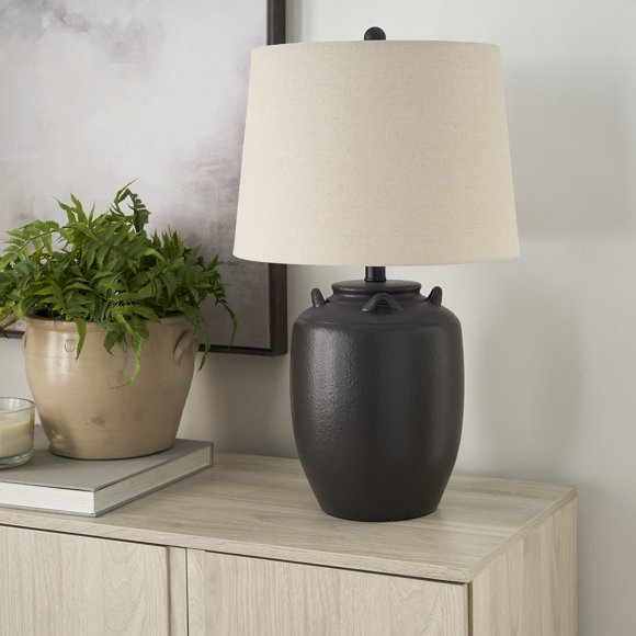 Lámpara Nourison de 61 cm negra estilo granja con jarra de cerámica