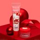 thumbnail image 3 of Bálsamo labial The Crème Shop Hello Kitty Dúo 16 ml/8 ml, 3 of 5