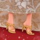 thumbnail image 5 of Muñeca Barbie Holiday Rubia con Vestido Negro y Casa, 5 of 7