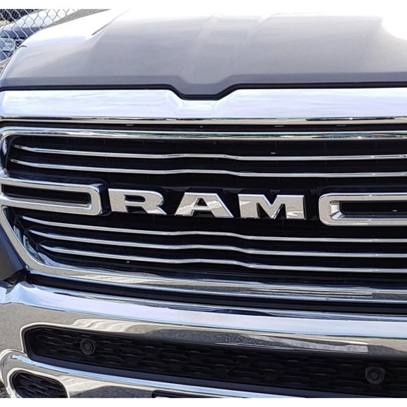 Emblema de parrilla Autogem para RAM 1500 2019-2023 cromado