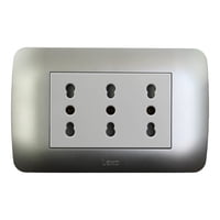 Enchufe Embutido Tríplex 2P+T 16A Blanco / Plata Armado - Lexo