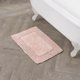 thumbnail image 1 of Alfombra de baño Laura Ashley con borde de volantes, algodón, 43 x 61 cm, rubor, 1 of 8