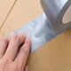 thumbnail image 5 of Cinta adhesiva de grado profesional, 50 mm x 25 m, desgarrable a mano, sin residuos, para todo tipo de clima (1 rollo, plateada), 5 of 5