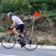 thumbnail image 4 of Banderas para bicicleta Odowalker 1,8 m rojo – 4 juegos (12 piezas), 4 of 7