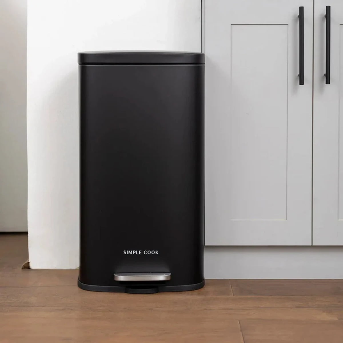 Basurero 30l Con Pedal Negro Mate Simple Cook