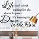 thumbnail image 4 of La vida no se trata de esperar a que pase la tormenta, se trata de aprender a bailar bajo la lluvia. Vinilo decorativo para pared con citas inspiradoras., 4 of 7