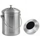 thumbnail image 4 of Cubo de compostaje de acero inoxidable sin olor para cocina - Contenedor de compostaje para cocina - Incluye filtros de carbón de repuesto (acero inoxidable brillante, 5 litros), 4 of 5