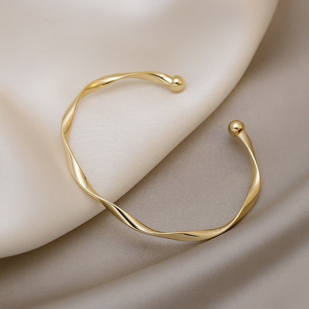 Gorgeous Twisted Alloy Open Bracelet - Perfect for the Fashionable Woman!
