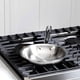 thumbnail image 3 of Sartén All-Clad D3 de acero inoxidable de 25 cm apta para horno, 3 of 8