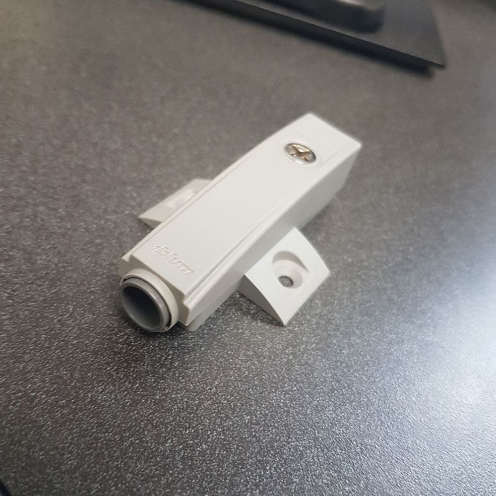 Plancheta Blum Gris Tip-on Largo Puertas Tornillo