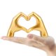 thumbnail image 1 of Escultura BUBUHSHM Corazón con Manos 12 cm de Resina Dorada, 1 of 7