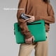 thumbnail image 2 of Funda para portátil Incase 41 cm Nylon Flight Jade Oceánico, 2 of 7