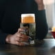 thumbnail image 4 of El Hombre de Familia Funda enfriadora de latas, aislante de bebidas para mantener frías o calientes, funda térmica plegable para latas, portabebidas reutilizable, 4 of 6