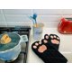 thumbnail image 3 of Guantes de horno Cricket & Junebug negro y rosa con patas de gato, 3 of 6