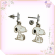 thumbnail image 3 of Aros De Snoopy Pequeño Sentado, Pasador Recto de Acero, 3 of 3