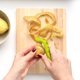 thumbnail image 4 of Pelador de alimentos Fred & Friends CATERPEELER 17 cm, 4 of 7