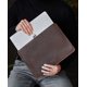 thumbnail image 5 of Funda para portátil INCARNE 14" MacBook Pro de cuero marrón, 5 of 7