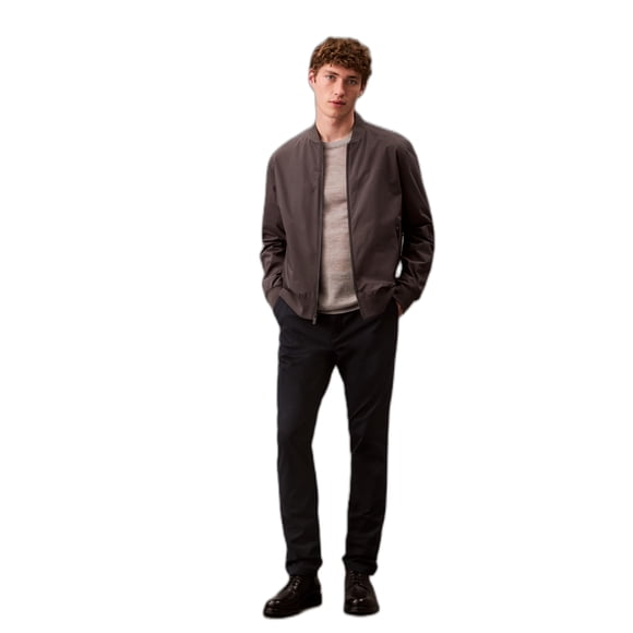 Pantalones chinos elásticos modernos de Calvin Klein resistentes a las arrugas