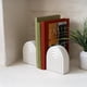 thumbnail image 4 of Juego de 2 sujetalibros decorativos de hormigón KIBAGA para libros pesados, 4 of 8
