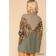 thumbnail image 2 of Top de Cuello Alto de Punto Mixto con Estampado Animal y Liso con Mangas Largas, 2 of 5
