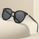 thumbnail image 4 of POLASUP GAFAS LENTES DE SOL Gafas de sol negras con diseño moderno, lentes polarizados y montura brillante, 4 of 5