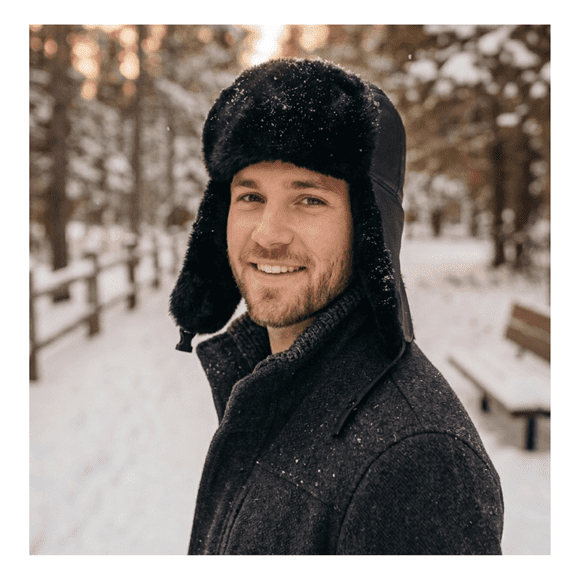 Gorro de Invierno Tipo Ushanka Ruso en Cuero Negro y Piel Sintética