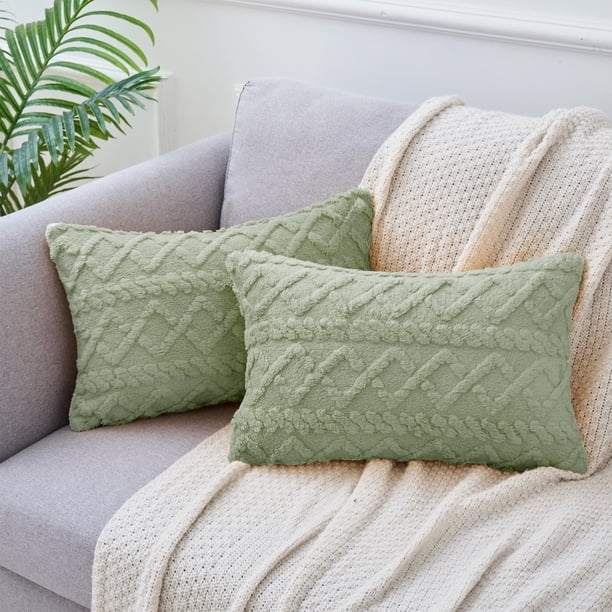 REGALWOVEN Juego de 2 fundas decorativas para cojines Fundas de cojín de piel sintética para sofá Verde claro 12" x 20"