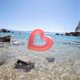 thumbnail image 4 of Anillo inflable para piscina Swimline con forma de corazón metálico, 127 x 114 x 28 cm, 4 of 9