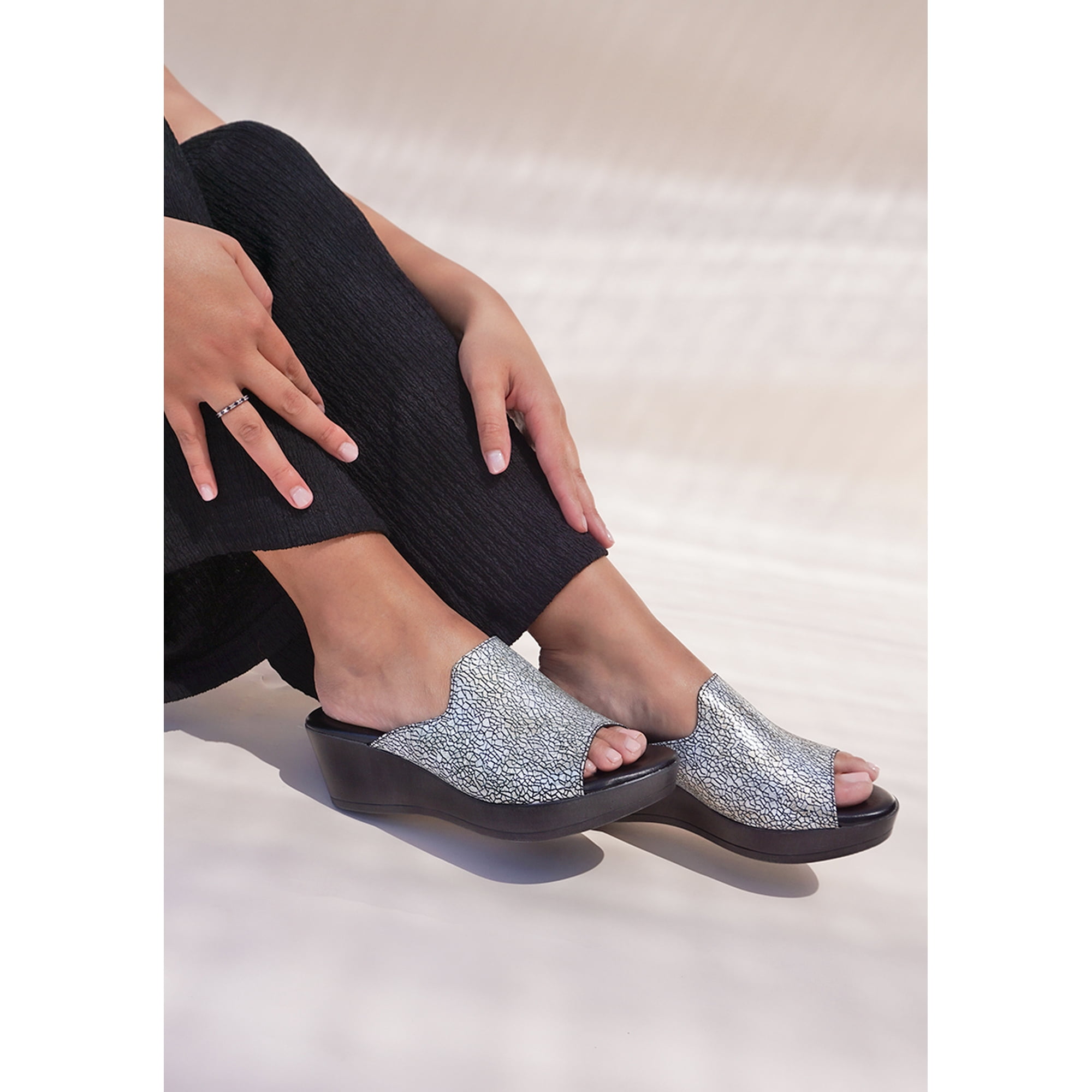 Lola Canales - Sandalia Cuero Madlen Negro