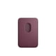 thumbnail image 2 of Cartera FineWoven para iPhone de Apple con MagSafe Mulberry, 2 of 5