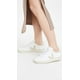 thumbnail image 2 of Zapatilla Veja V-12 para mujer, extra blanca/Sable, talla 7, 2 of 3