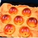 thumbnail image 3 of Vaso de cristal coleccionable con forma de bola decorativa Country Toys, 3 of 7