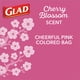 thumbnail image 4 of Bolsas de basura Glad Odorshield, 4 litros, flor de cerezo rosa, 80 unidades, 4 of 9